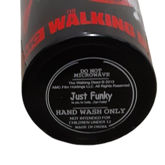 The Walking Dead AMC Pint Glass Daryl Dixon Blood Splatter 16oz Black Glass 2015 - Picture 3 of 3